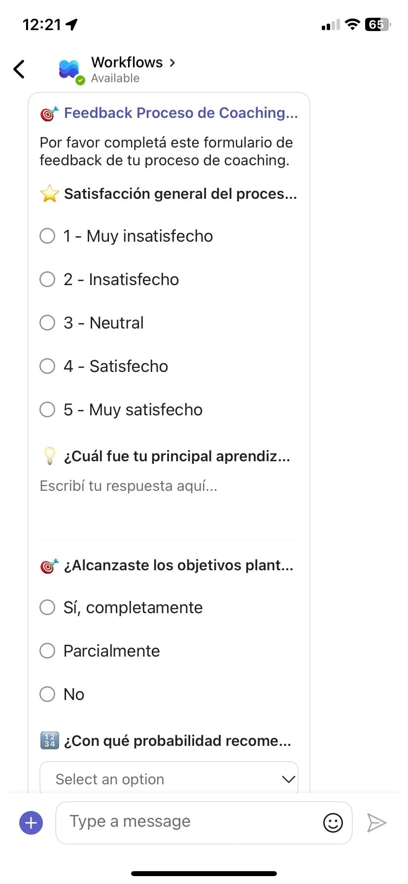 Encuesta de satisfacción enviada automáticamente al cerrar el proceso.