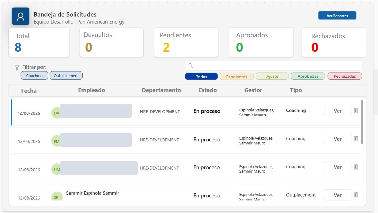 Bandeja de solicitudes con estados y filtros por tipo de proceso.